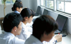 「教育は点数や進学のためではなく、社会のために施すもの」が指導理念です。