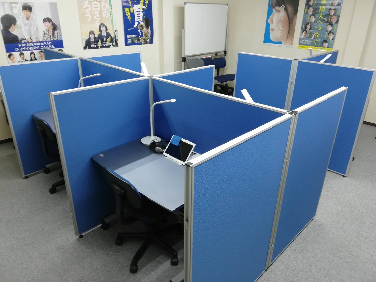 高校生ルームです。自習室としても使えます。
